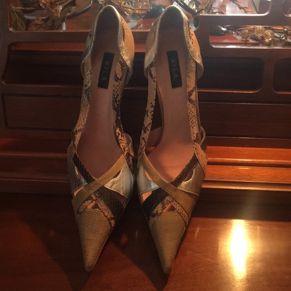 Pointy heeled multi colored shoe - Picture 3 of 5